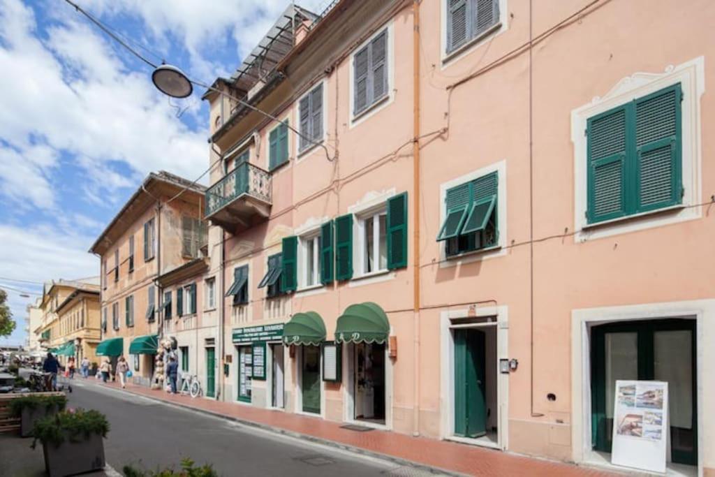 Beatrice Nel Centro Di Levanto Exteriér fotografie