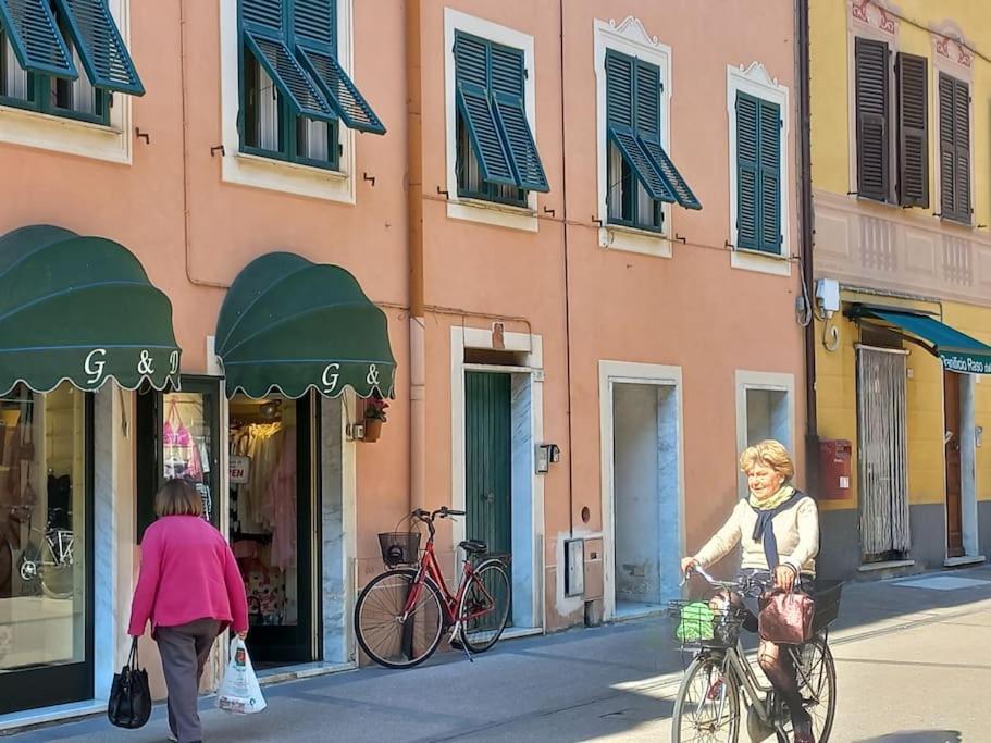 Beatrice Nel Centro Di Levanto Exteriér fotografie