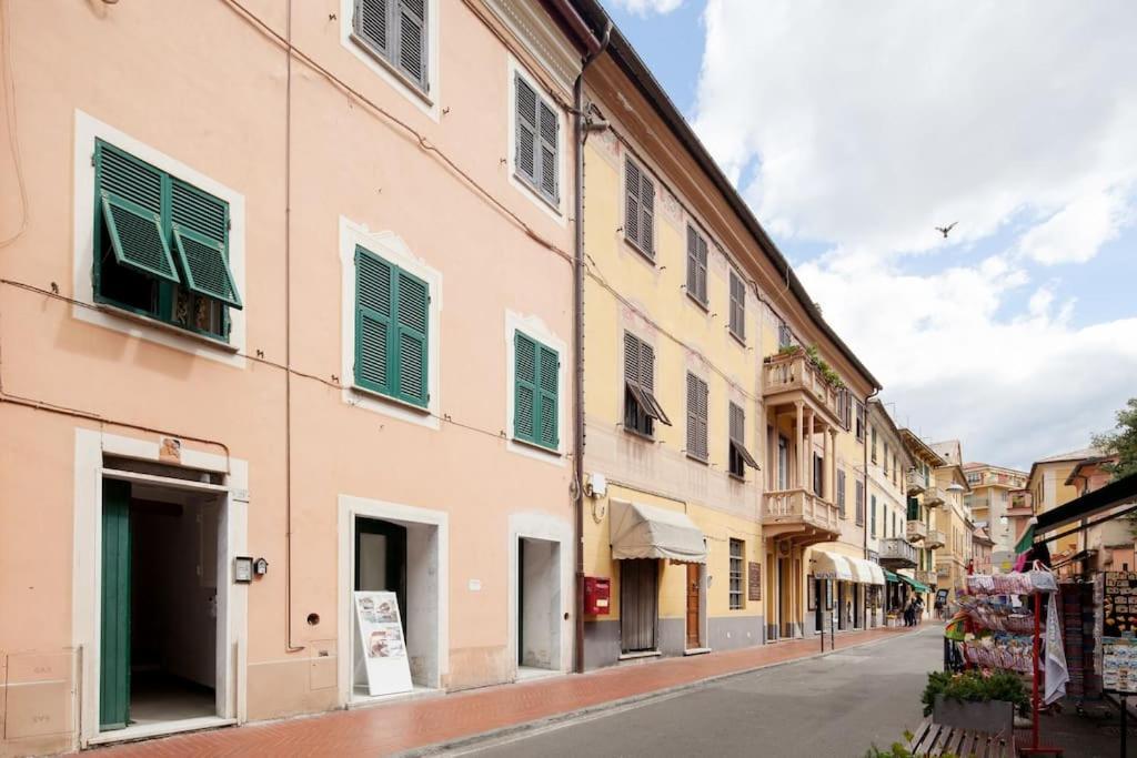 Beatrice Nel Centro Di Levanto Exteriér fotografie