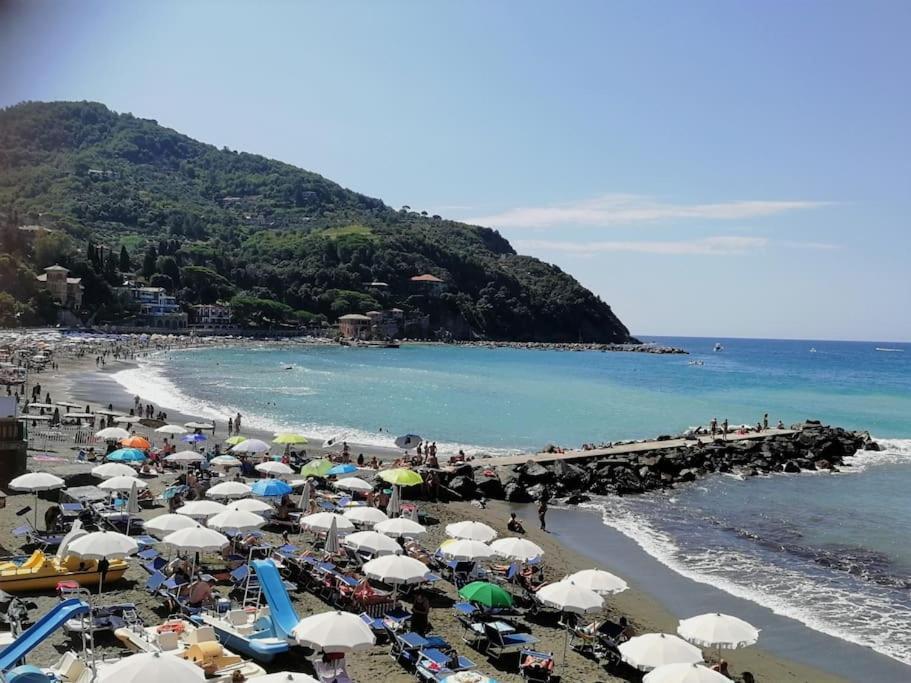 Beatrice Nel Centro Di Levanto Exteriér fotografie